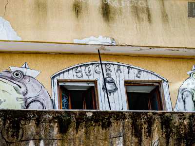 Il vecchio Socrate di via Fanelli fu quindi occupato da persone senza fissa dimora e colorato con variopinti graffiti, anche se ora l�edificio dovrebbe essere demolito per fare posto a un �Centro per l�integrazione socioculturale e ospitalit� in condizioni di emergenza�
